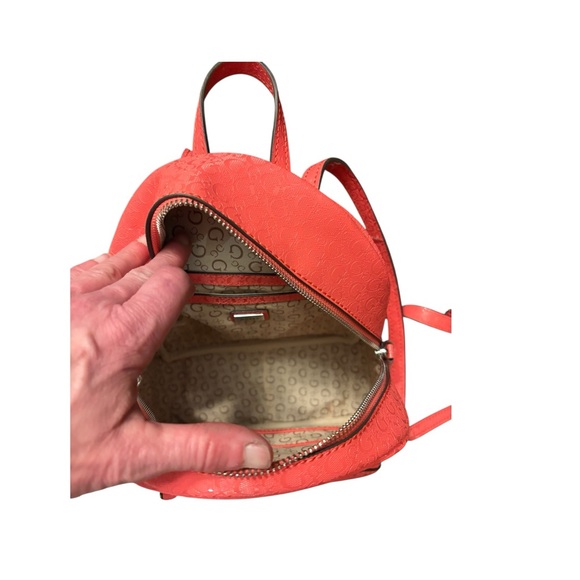 GUESS - Picture 4 of 4